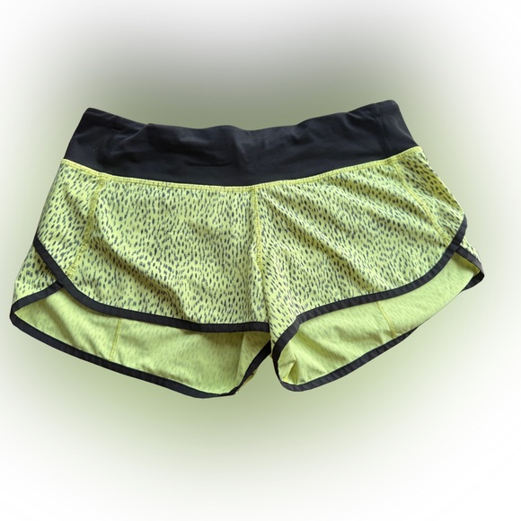 Lululemon Dottie Dash 2.5” inseam speed shorts Clarity Yellow/black est. sz smal - Picture 1 of 7